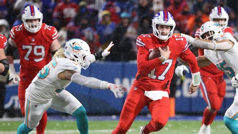 Bills at Dolphins spread, odds, picks: Expert .